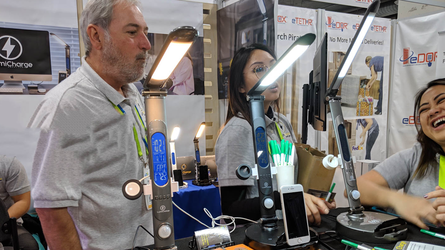 CES 2019: LumiCharge is the desk lamp that I would love to have